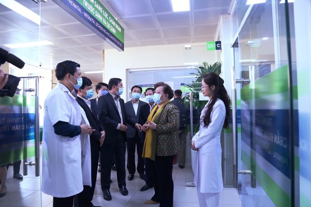 Chủ tịch HĐND TP thăm, chúc mừng Bệnh viện Phụ sản Hà Nội và Trung tâm Kiểm soát bệnh tật TP